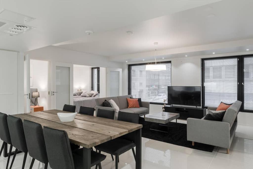 Sleek And Spacious 3 Bedroom Apartment In City Centre Helsinki Exterior foto