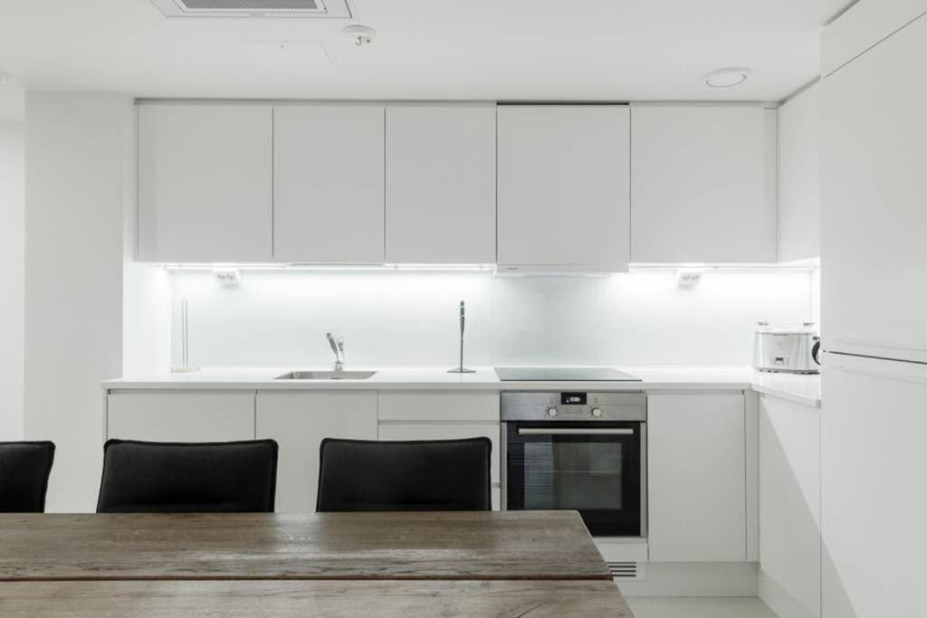 Sleek And Spacious 3 Bedroom Apartment In City Centre Helsinki Exterior foto