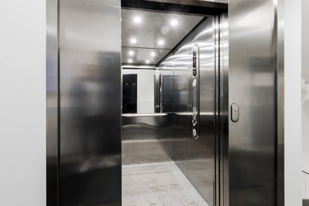 Sleek And Spacious 3 Bedroom Apartment In City Centre Helsinki Exterior foto
